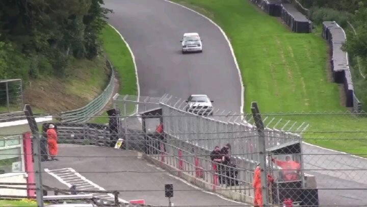We had a great weekend at @cadwellpark_msv this weekend with the Novas. 
Here is a brief video of some of the action from the 80s race as Jason makes a brave move at Turn 1 to pass Gavin 
Credit : Andrew Kitson
#team #mates #race #video #fun #vaux